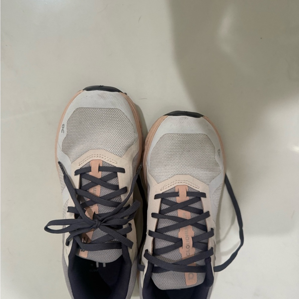 On Running Sneakers - Gray and Pink